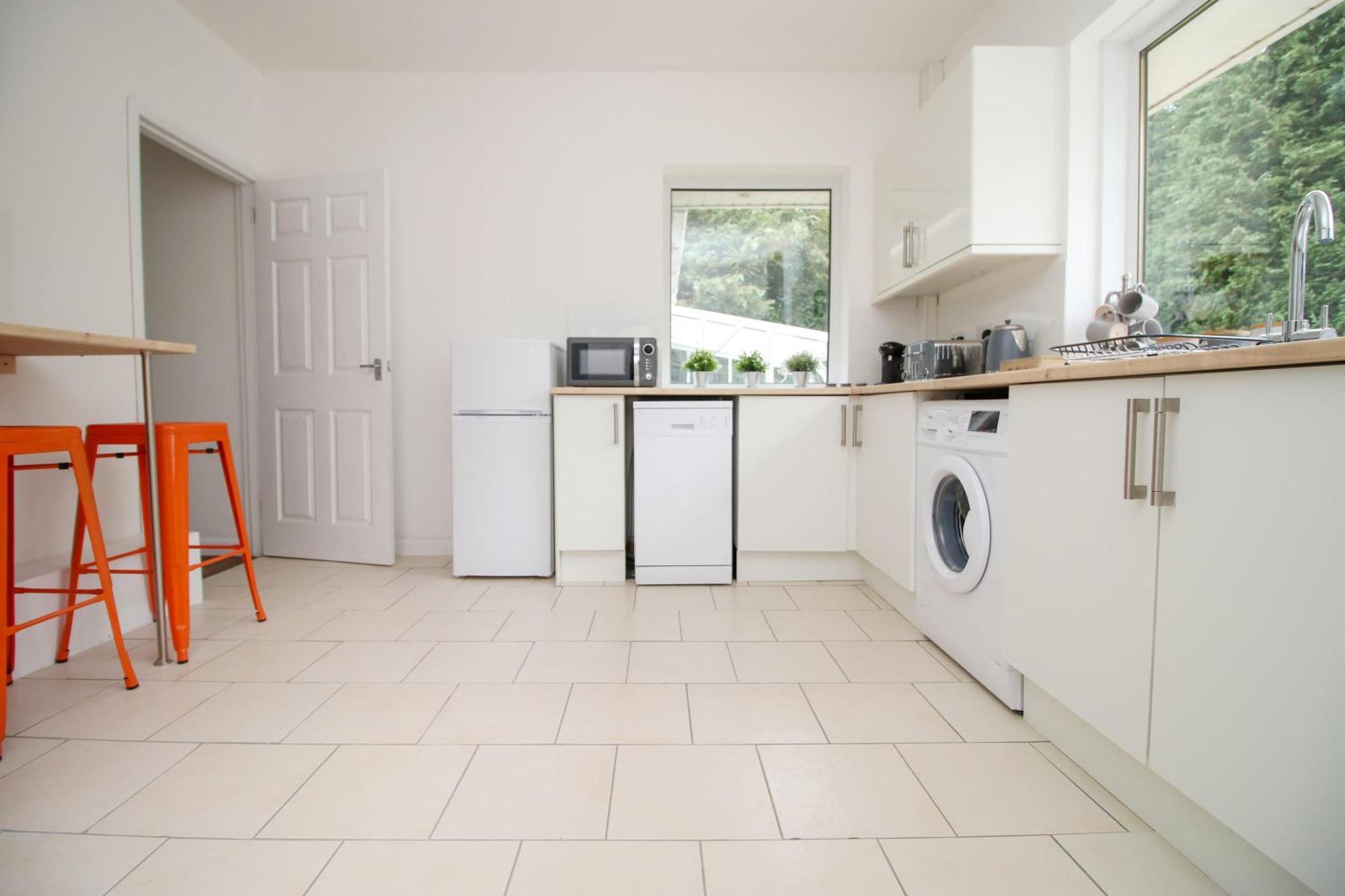 The Lockett Wonderful Large Bungalow Plympton, Plymouth Free Parking By Staystaycations Exterior photo